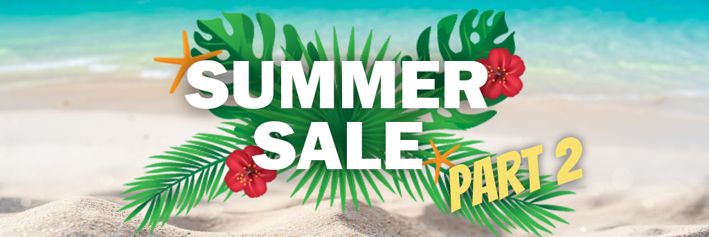 Tekst 'SUMMER SALE' in grote witte letters en tekst 'PART 2' in gele letters, omringd door tropische palmbladeren, rode bloemen en zeesterren met een zonnig strand op de achtergrond.